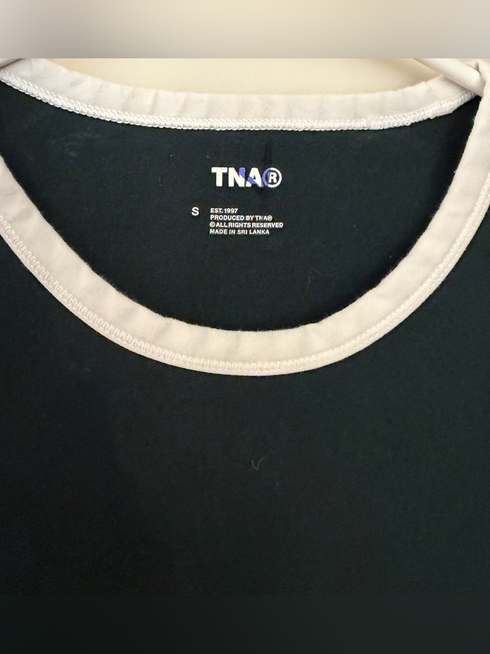 Aritzia TNA Cotton Blend Ringer Tee in Forest Green/White, Size S - Picture 3 of 7